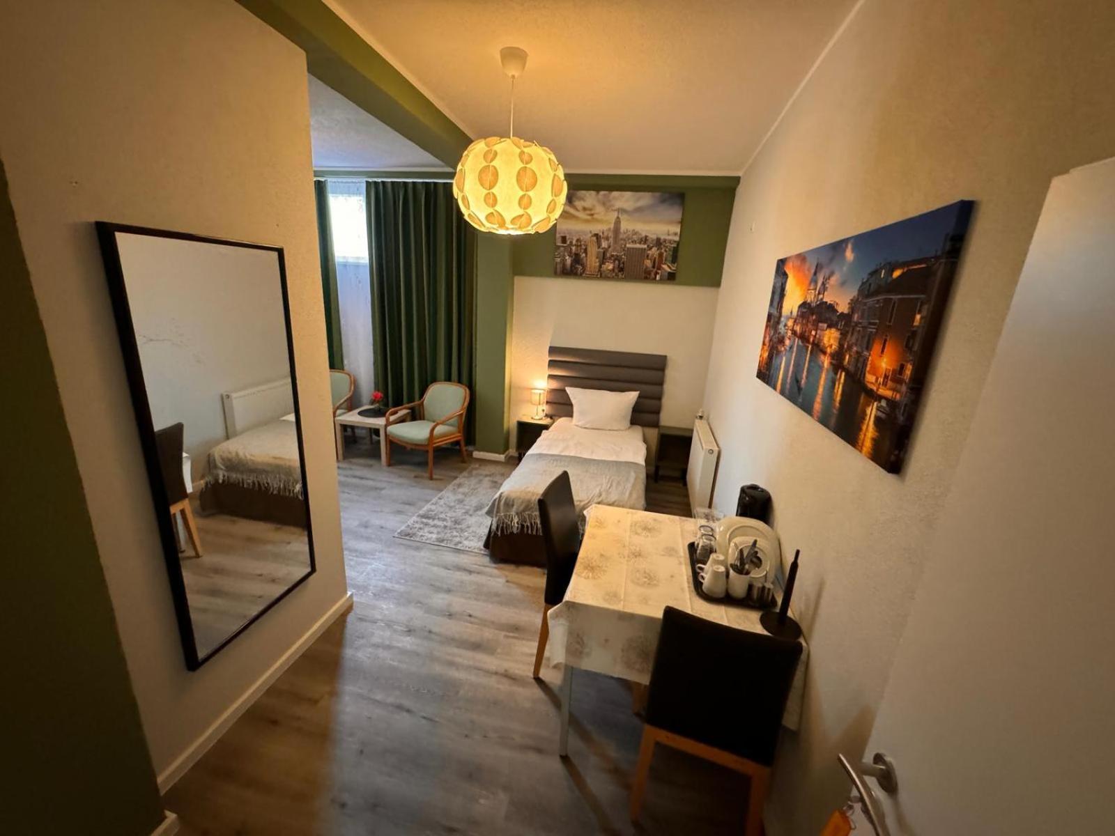 F-F Haus Monteuren Unterkunft Neuhausen auf den Fildern ภายนอก รูปภาพ